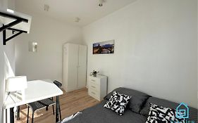 Stary Manhattan Room